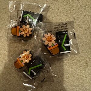 Flower and mulch jibbitz (6 total, 3 set, sealed)
